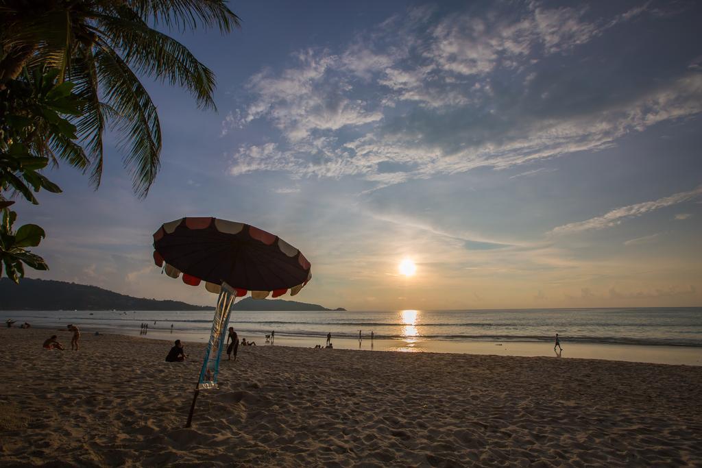 Magnific Patong Hotel Exterior foto